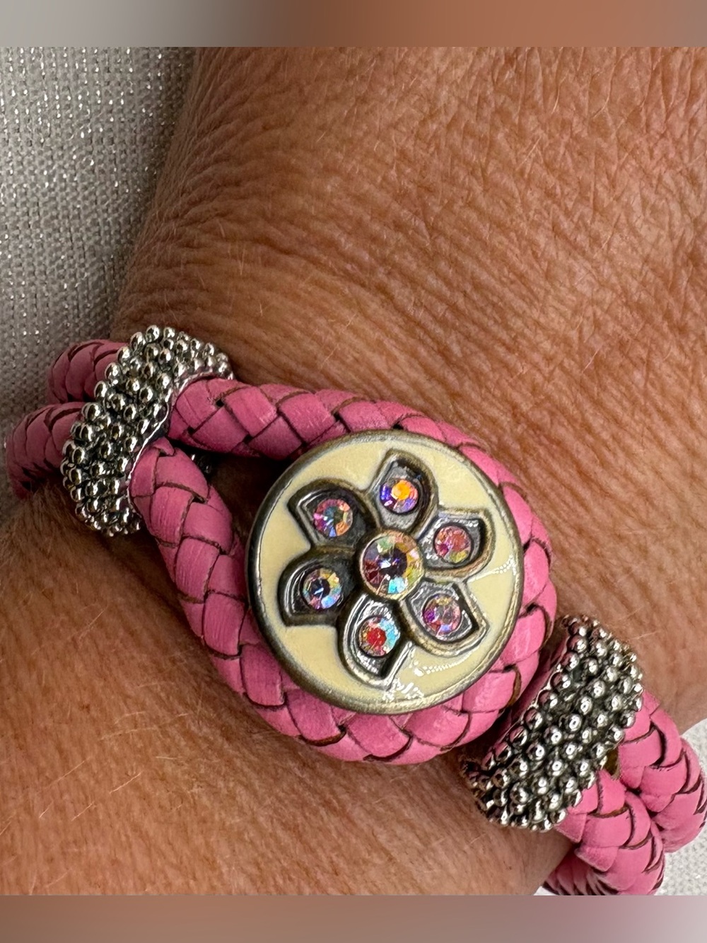 PINK Genuine Leather Noose Style Bracelet with 2 Snap Button Charms